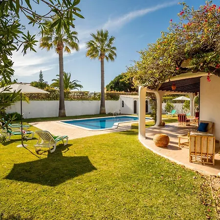 Villa In Gale With Pool & Beach Nearby Албуфейра