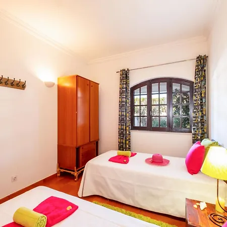 Villa In Gale With Pool & Beach Nearby * Албуфейра