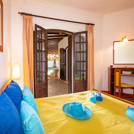 Villa In Gale With Pool & Beach Nearby * Албуфейра