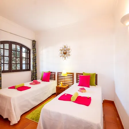 Villa Villa In Gale With Pool & Beach Nearby Albufeira
