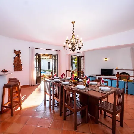 Villa In Gale With Pool & Beach Nearby Villa