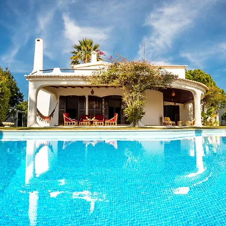 Vila Villa In Gale With Pool & Beach Nearby