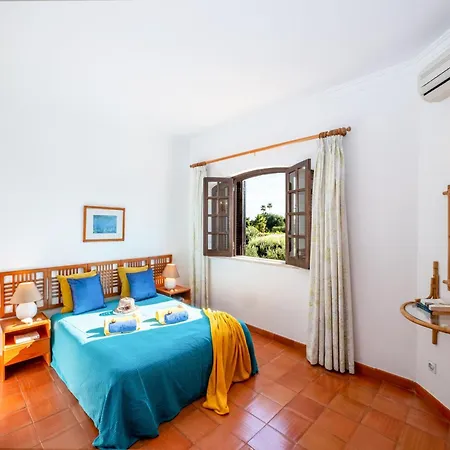 Vila Villa In Gale With Pool & Beach Nearby
